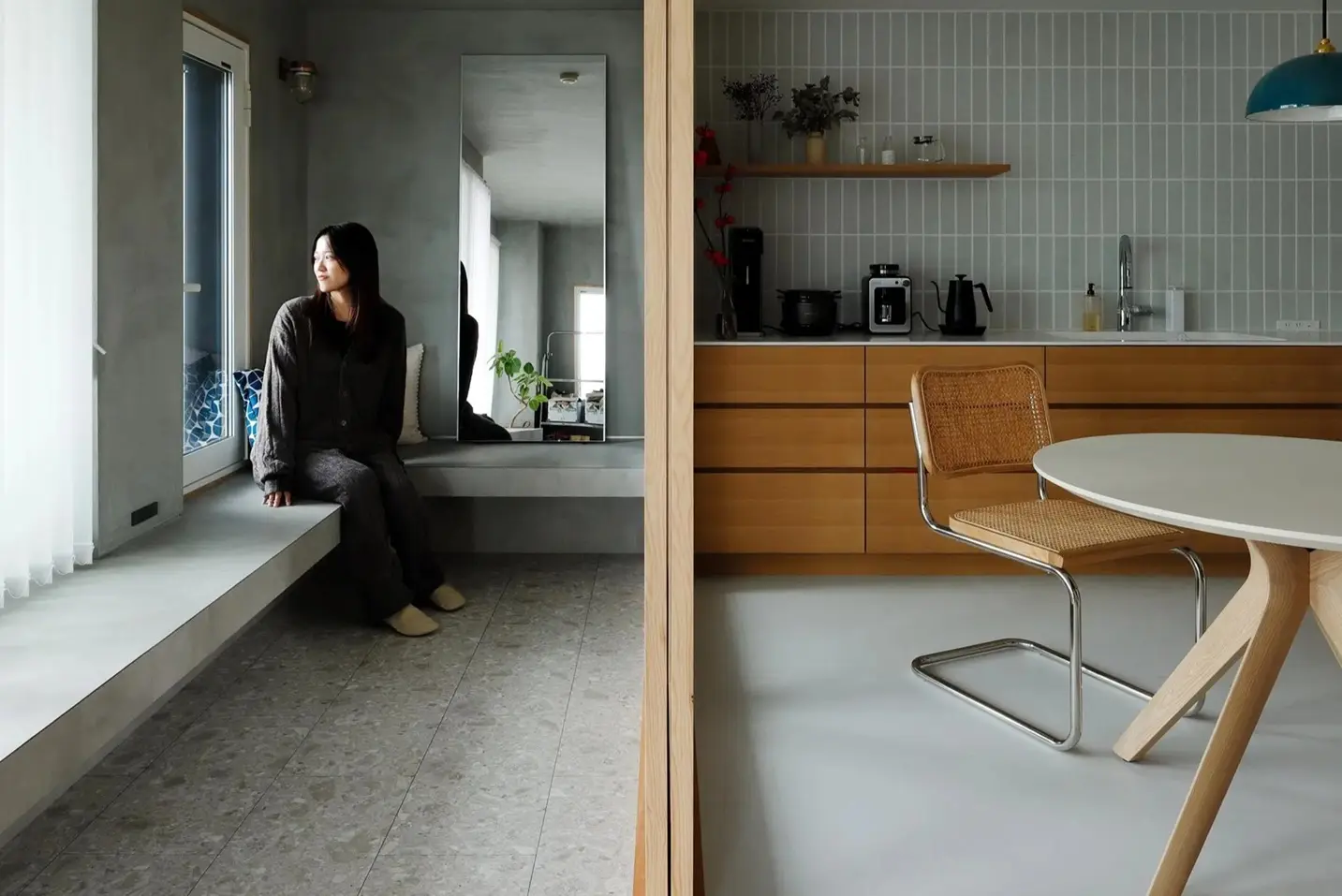 木の引き戸で仕切ることができる、インナーバルコニーとダイニングキッチン。窓際にはモルタル調のベンチを設け、キッチンは木目とグレーの縦長タイルでナチュラルモダンに仕上げたマンションリノベーション。ひかり工務店 - KIRARI -の施工事例。