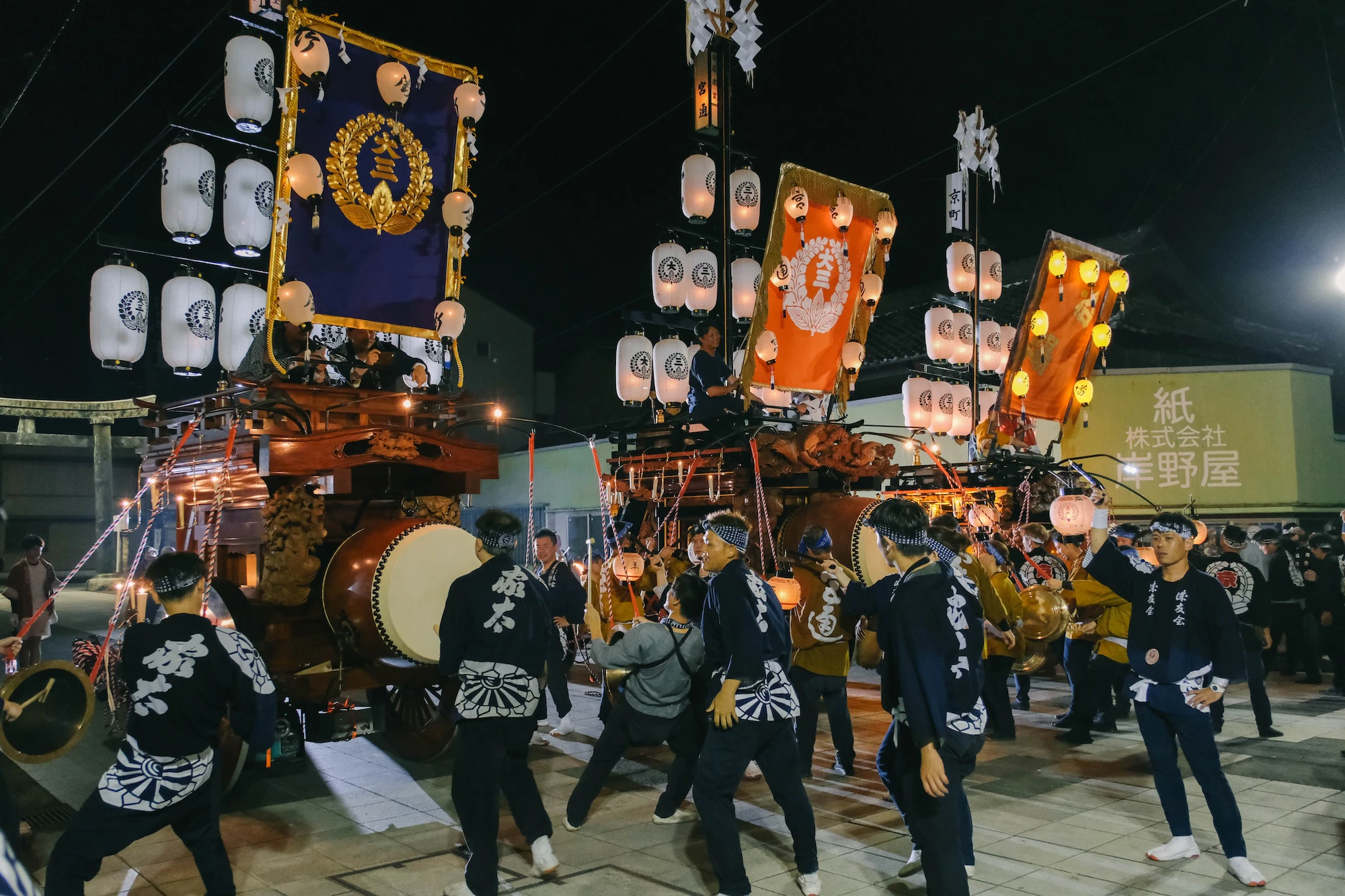 鉦や太鼓を打ち鳴らす日本一やかましい桑名の石取祭
