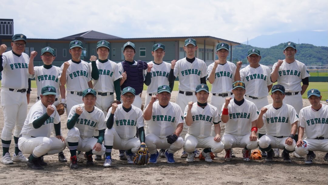 双葉高等学校野球部OBの集合写真