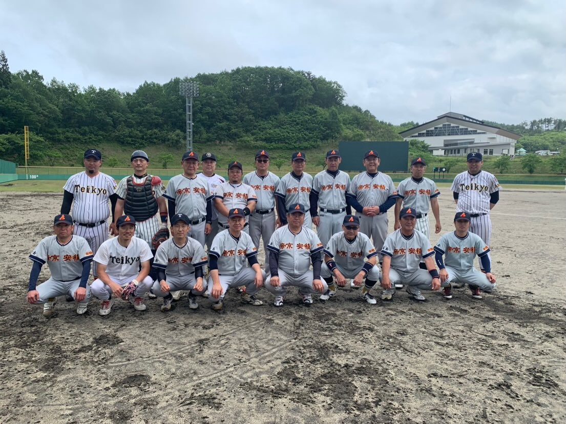 帝京安積高等学校野球部OBの集合写真