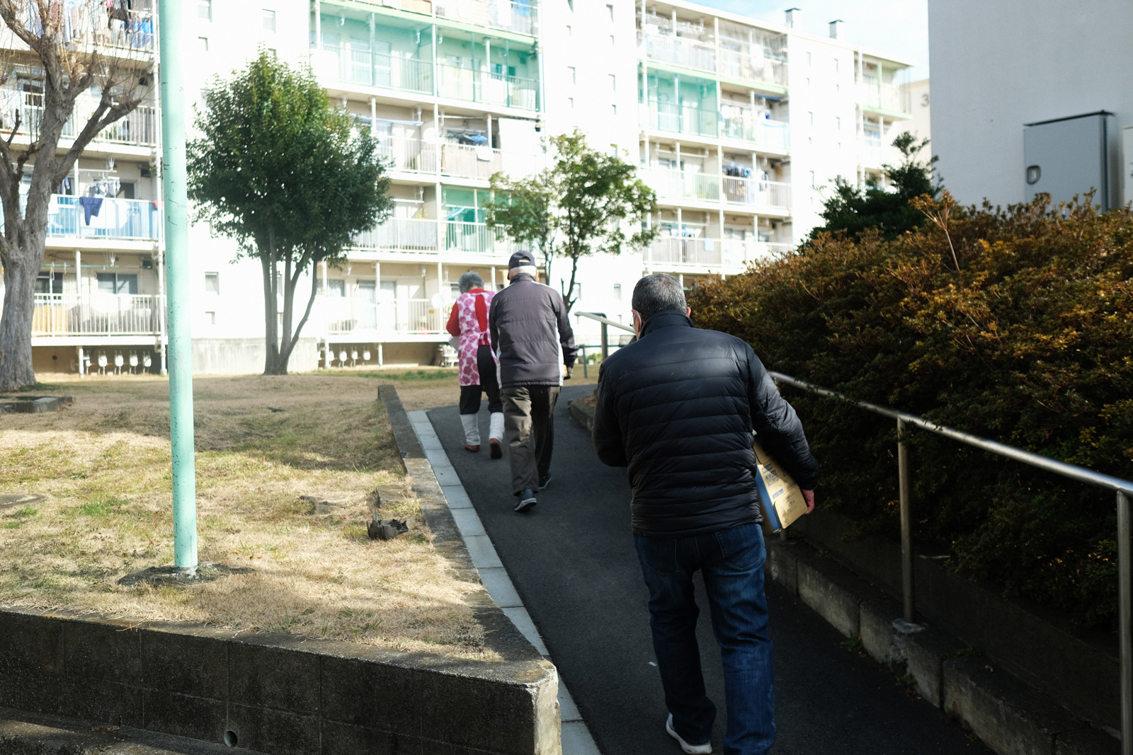 水を運ぶ地区社協の方