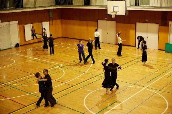 市ヶ尾中学校体育館での練習風景