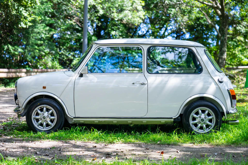Rover Mini 40th Anniversary AT Old English White