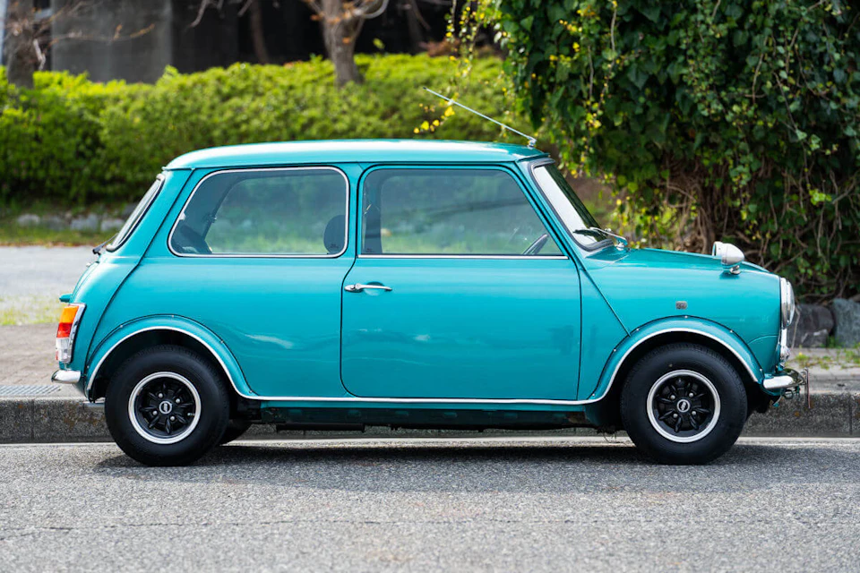 Rover Mini LHD Kingfisher Blue