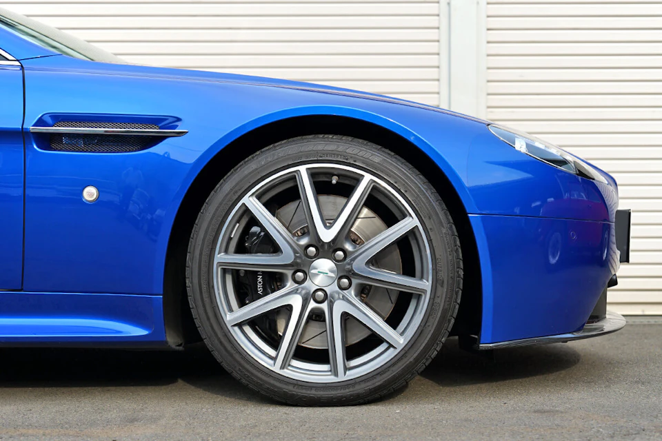 Aston Martin Vantage S