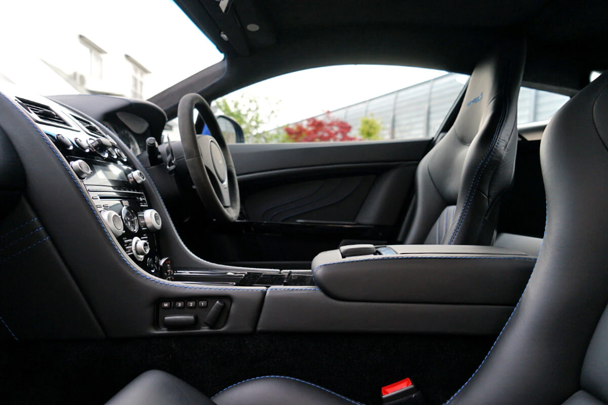 Aston Martin Vantage S