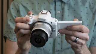 操作性・初心者向け機能の比較|撮影を覚えるNikon Z50II、オートのCanon EOS R50