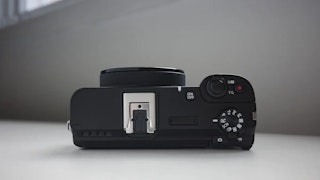 携帯性・日常運用・共有の比較：毎日持つならスマホ、持ち出して撮るならPowerShot V1