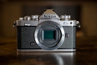 Nikon Z fc|デザインと持ち運びやすさを重視するカップルにおすすめ