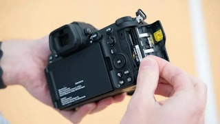 記録メディアと運用の比較：仕事やイベント時の安心感