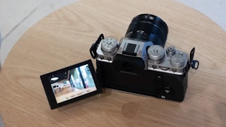 FUJIFILM X-Pro3とX-T4のファインダー・背面モニター