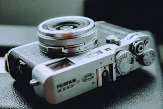 レンズと描写を比較|同じ23mm F2でも設計が異なる