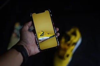 インスタで映える靴の撮り方：置き画と履いている写真