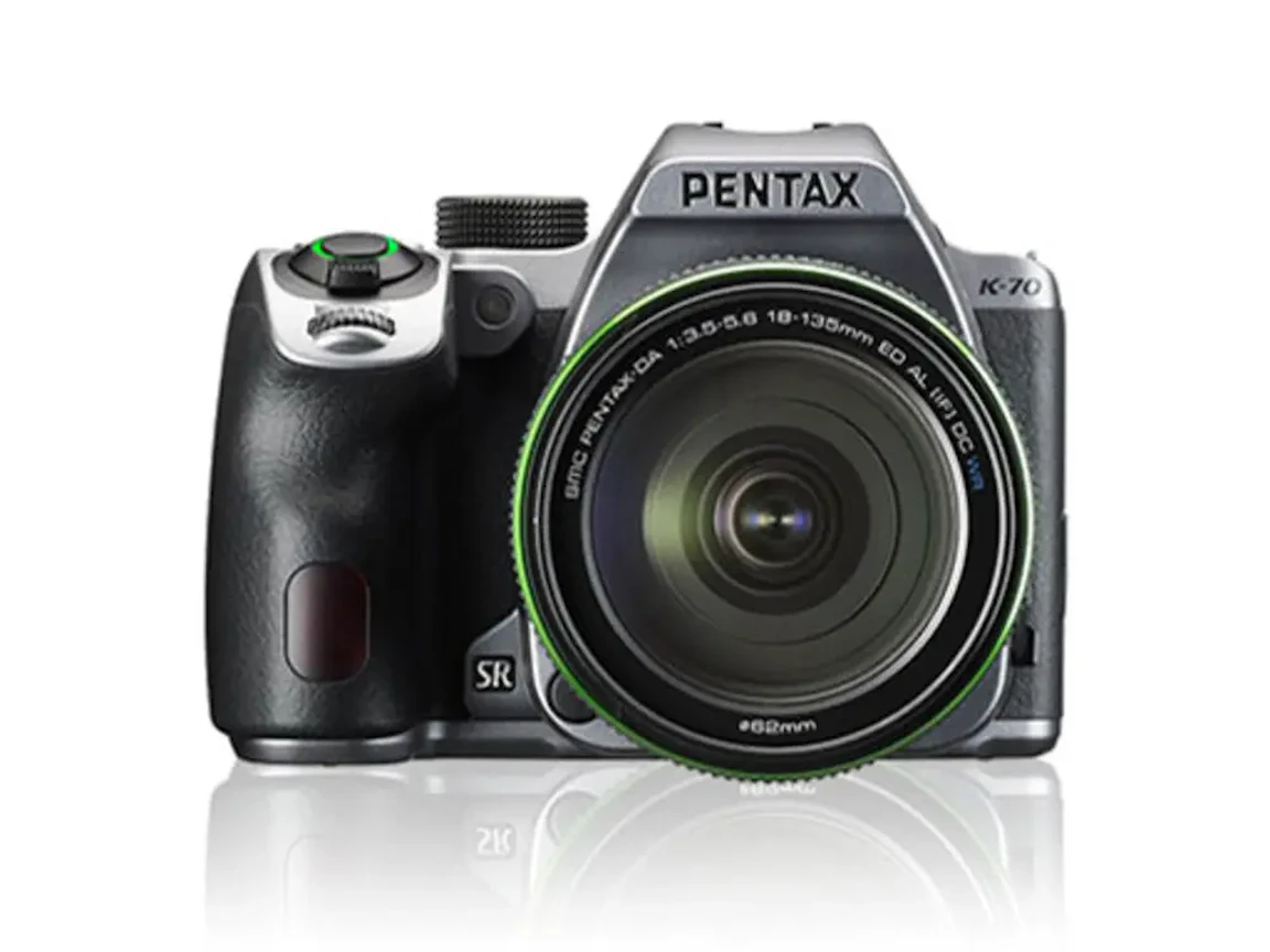 PENTAX K-70 18-135WRキット "シルキーシルバー"
