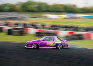 流し撮りは1/125秒前後から：止めるのは被写体、流すのは背景