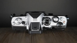 OM SYSTEM OM-3とOM-5 Mark II:携帯性・ホールド感・操作性の比較