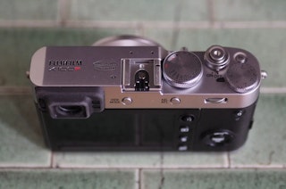 X100Fのデザインと操作性のレビュー