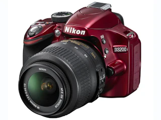 ニコン D3200 18-55 VR レンズキット "レッド"