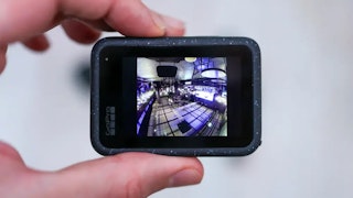 PowerShot V10とGoPro HERO12 Blackの運用比較|バッテリー・防水・アクセサリーまで含めて考える