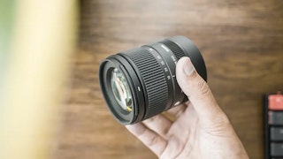 純正・サードパーティ製レンズとWR/OISの違いも確認する