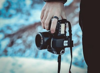 シャッタースピードとは：「明るさ」と「動きの写り方」を決める設定