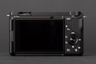 FUJIFILM X-M5とSony VLOGCAM ZV-E10 IIの主要スペック比較