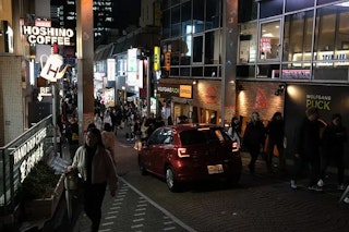 手ブレ補正と低照度の比較:GR IIIの軽快さか、X100VIの暗所対応力か