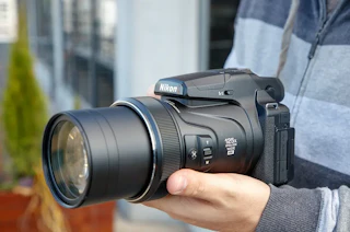 【2026年版】Nikon COOLPIX P1000レビュー比較まとめ 24〜3000mm相当で月・野鳥を大きく撮れる超望遠カメラ