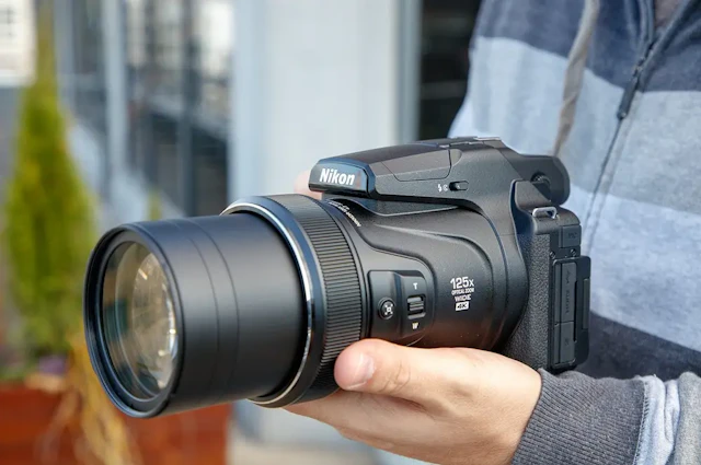 【2026年版】Nikon COOLPIX P1000レビュー比較まとめ 24〜3000mm相当で月・野鳥を大きく撮れる超望遠カメラ