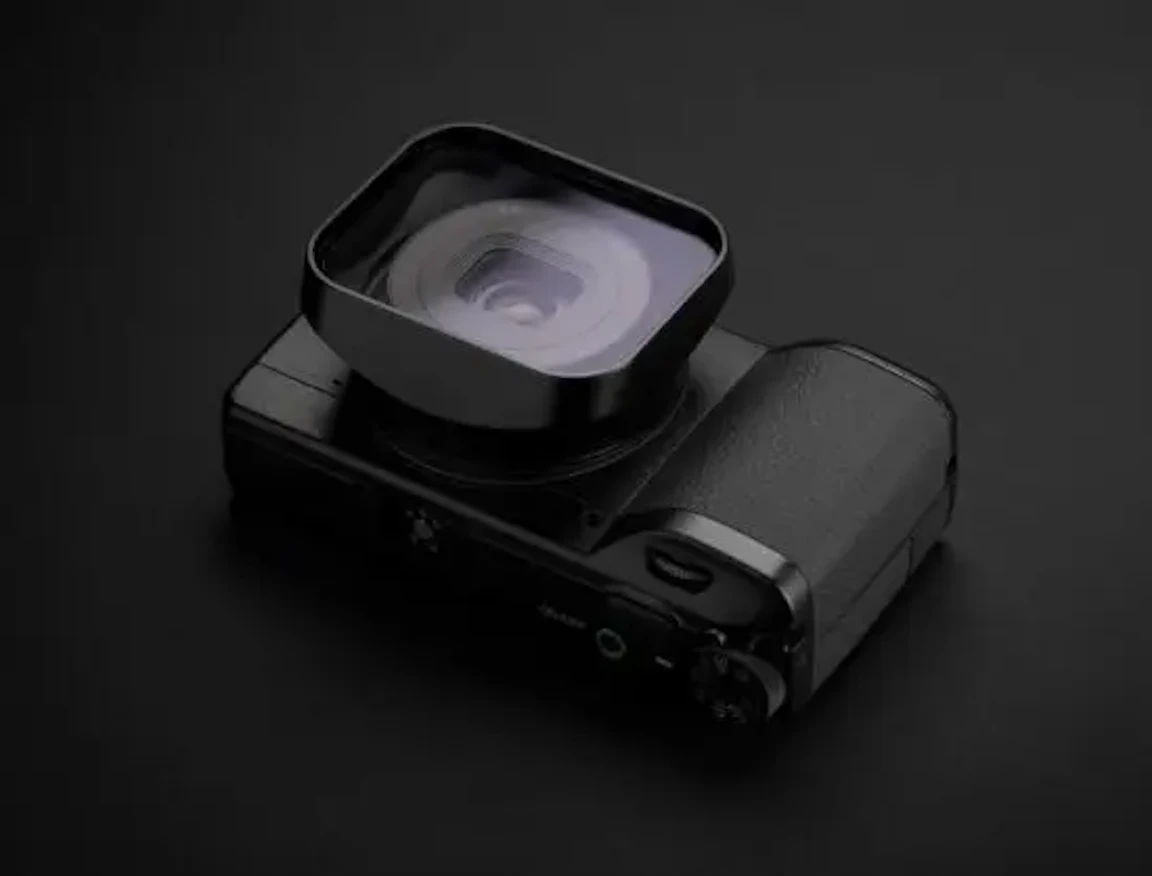 【Ricoh GR IV Glass発売】Squarehoodのガラス一体フードでGR IVをポケットサイズのまま守る