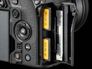 OM-1：両スロットUHS-IIで、同一書き込みでも速度を落としにくい