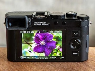 D-LUX 8の電子ビューファインダー・モニターレビュー