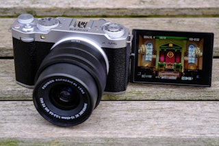 ファインダー・モニター・操作性の比較：EVFのX-T50か、バリアングルのX-M5か