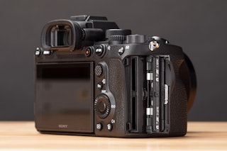 Sony α7R IV ILCE-7RM4Aのデザインと操作性のレビュー