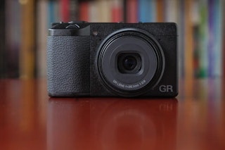 Fujifilm X100VIとRICOH GR IIIxの主要スペック比較|仕様の違いを確認