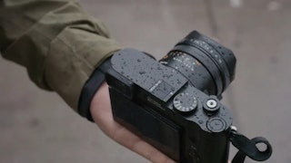 LEICA Q3 43のバッテリー・通信・耐候性のレビュー