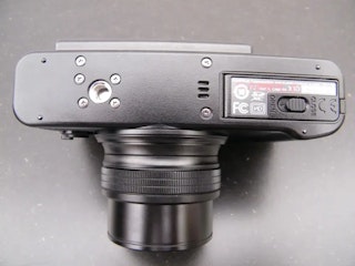 FUJIFILM X10のバッテリーとメモリーカード