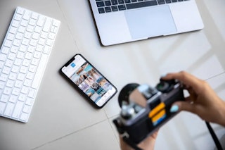 iPhoneで写真をレタッチする方法:標準アプリと専用アプリの使い分け