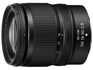 携帯性重視のf/3.5-6.3 VRと明るさ重視のf/2.8 VR