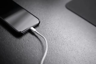 USBケーブルで一眼レフからスマホへ転送する:端子・手順・注意点