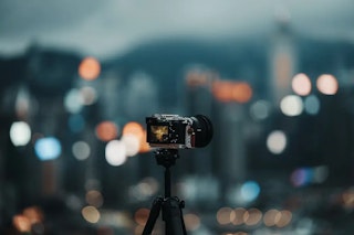 デジタルカメラの「手持ち夜景」:スマホのナイトモードとの違い