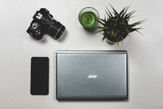 一眼レフからスマホへ写真を転送する方法|アプリ・USB・SDカードの使い分け