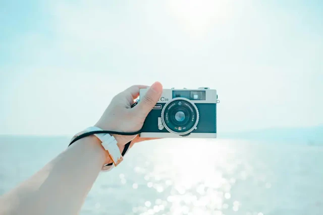 日中シンクロとは？逆光でも顔が暗くならない撮影の基本と設定