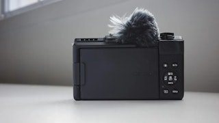 ボケの比較：Canon PowerShot V1の物理ボケと、スマホのポートレート処理