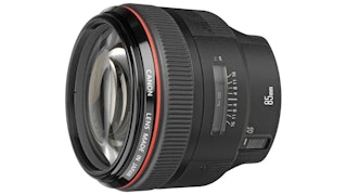 EF 85mm F1.2L II USMの暗所性能と手ブレ対策のレビュー