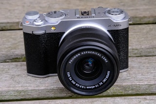 静止画画質・色再現の比較:X-M5のフィルムシミュレーションか、Z30の素直なベースか