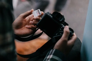 「カメラにSDカードなし」「カードエラー」と出る原因と対処