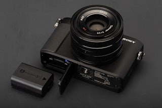 SONY サイバーショット RX1R IIIのバッテリー・運用：予備バッテリーとSDカード容量を確認