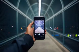 スマホで背景をぼかす：iPhone/Androidの現実解