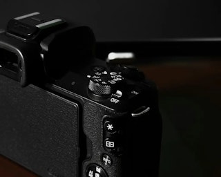 露出補正と測光で黒つぶれを止める